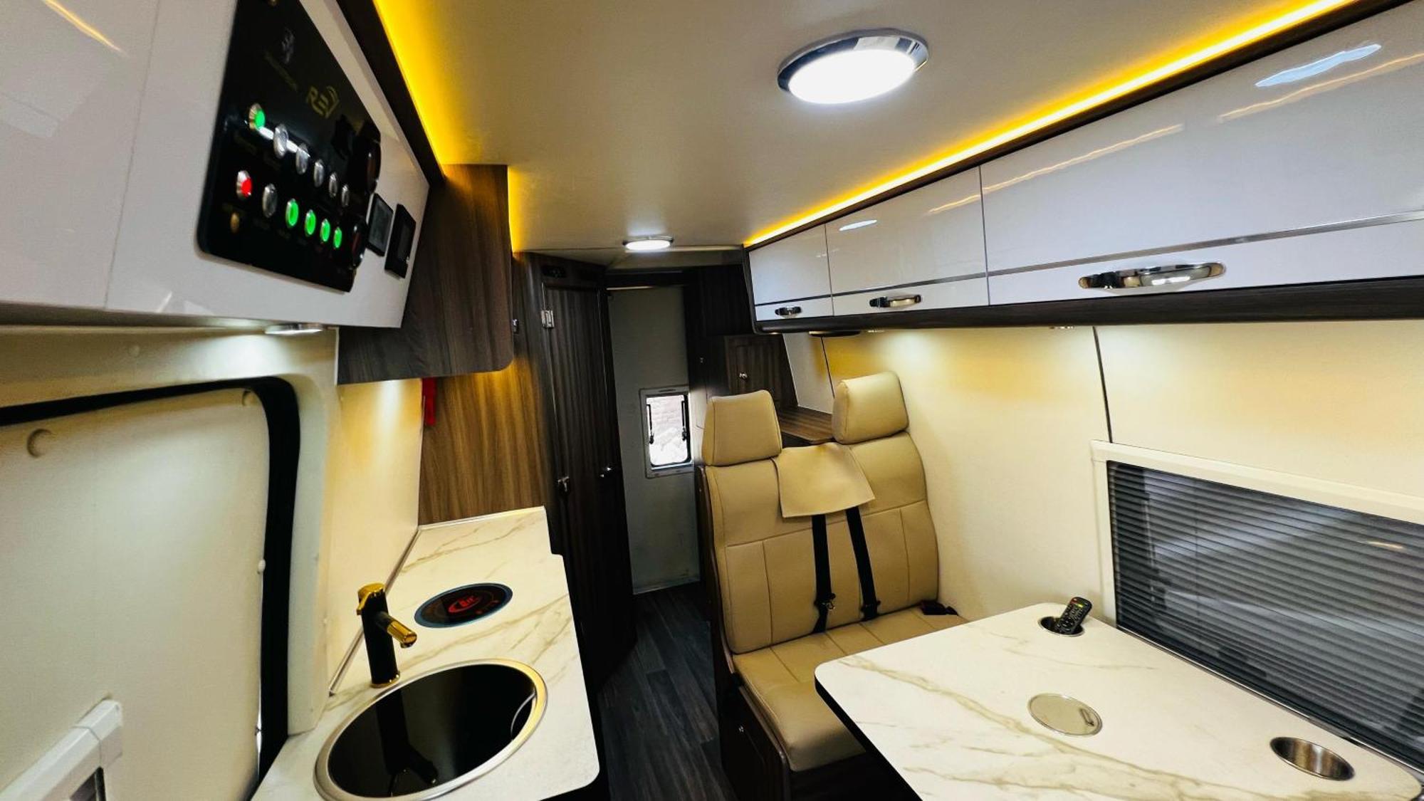 ホテル Ford Transit Campervan クスコ エクステリア 写真